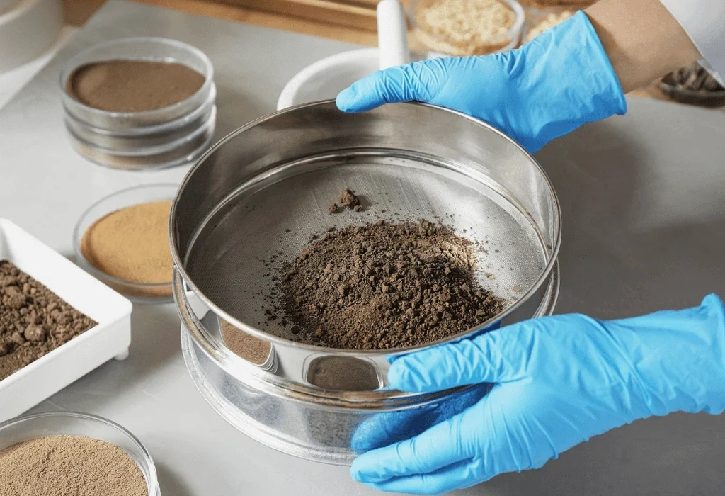 Korngrößenanalyse (Siebung + Hydrometer) in Arnsberg – Geotechnische Laborprüfung nach DIN